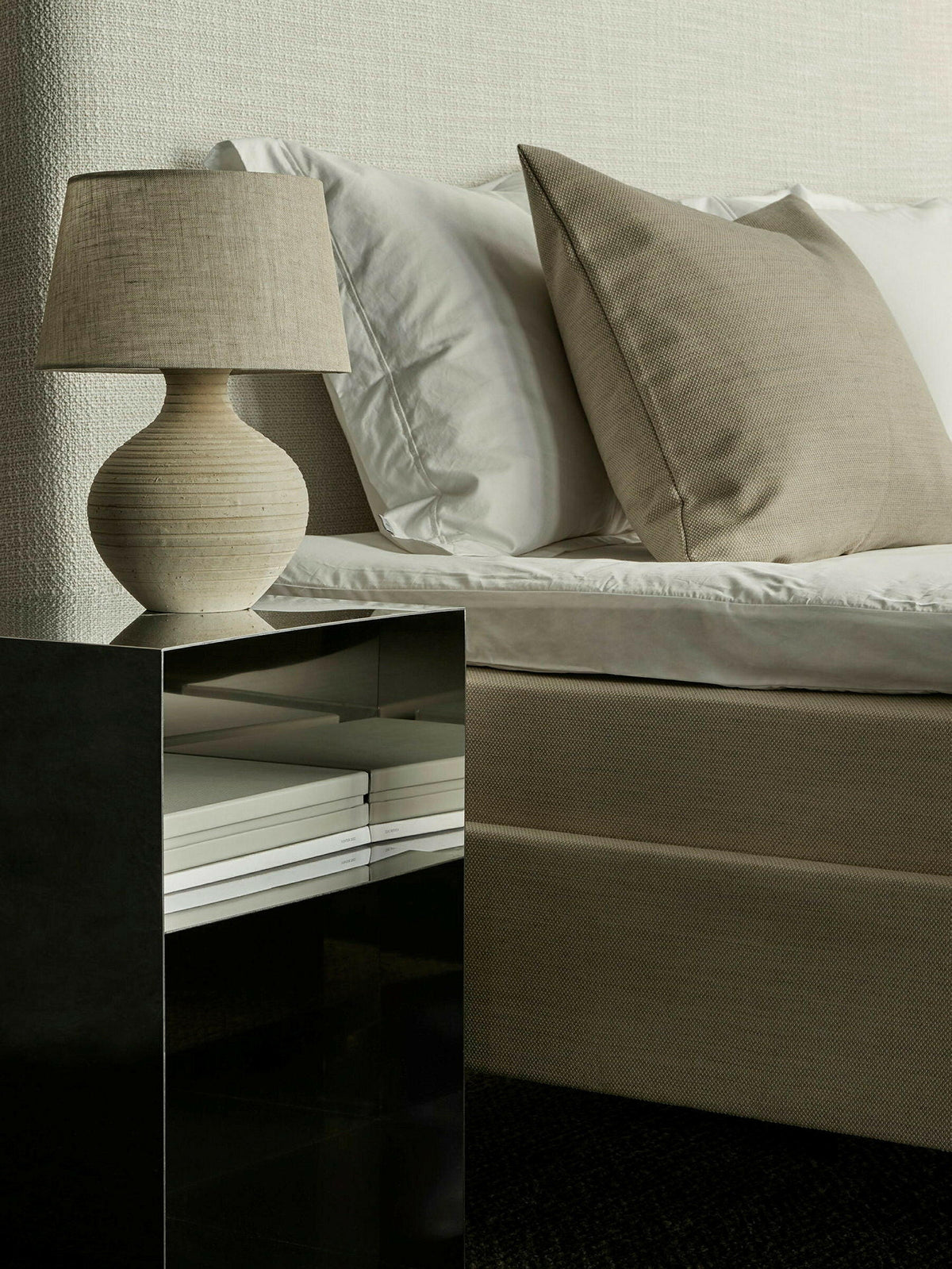 Rammeseng Hällsö Fabric, inkl. Luxury overmadrass og Store Harpö fra Carpe Diem Beds Bedtime.no.