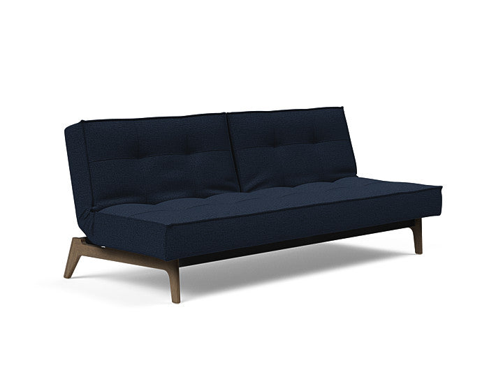 Sovesofa Splitback med Røkt Eik ben fra Innovation Living