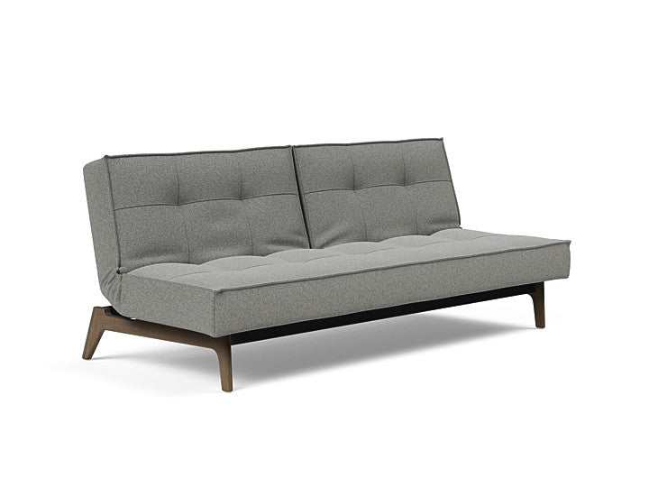 Sovesofa Splitback med Røkt Eik ben fra Innovation Living