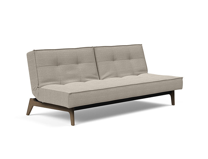 Sovesofa Splitback med Røkt Eik ben fra Innovation Living