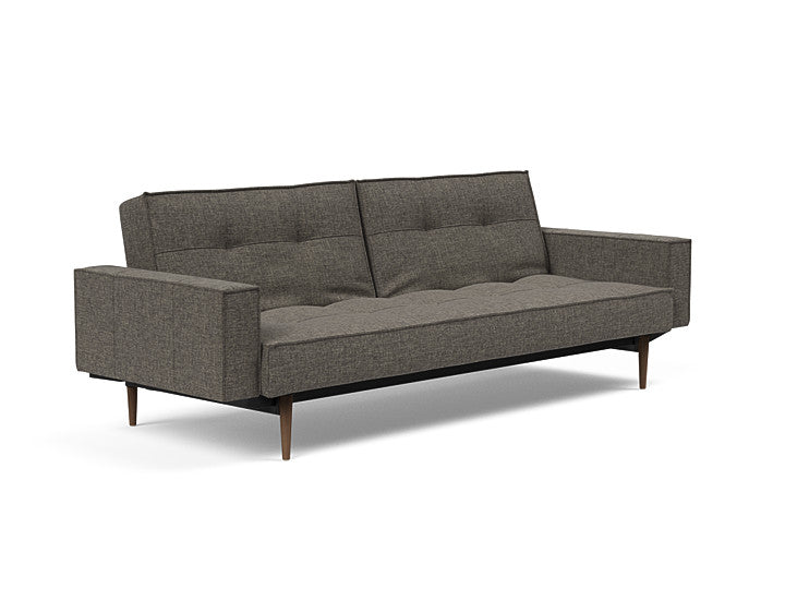 Sovesofa Splitback med Armlener & Mørk Styletto ben fra Innovation Living