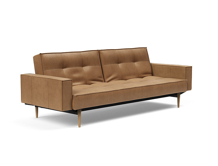 Sovesofa Splitback med Armlener & Lys Styletto ben fra Innovation Living