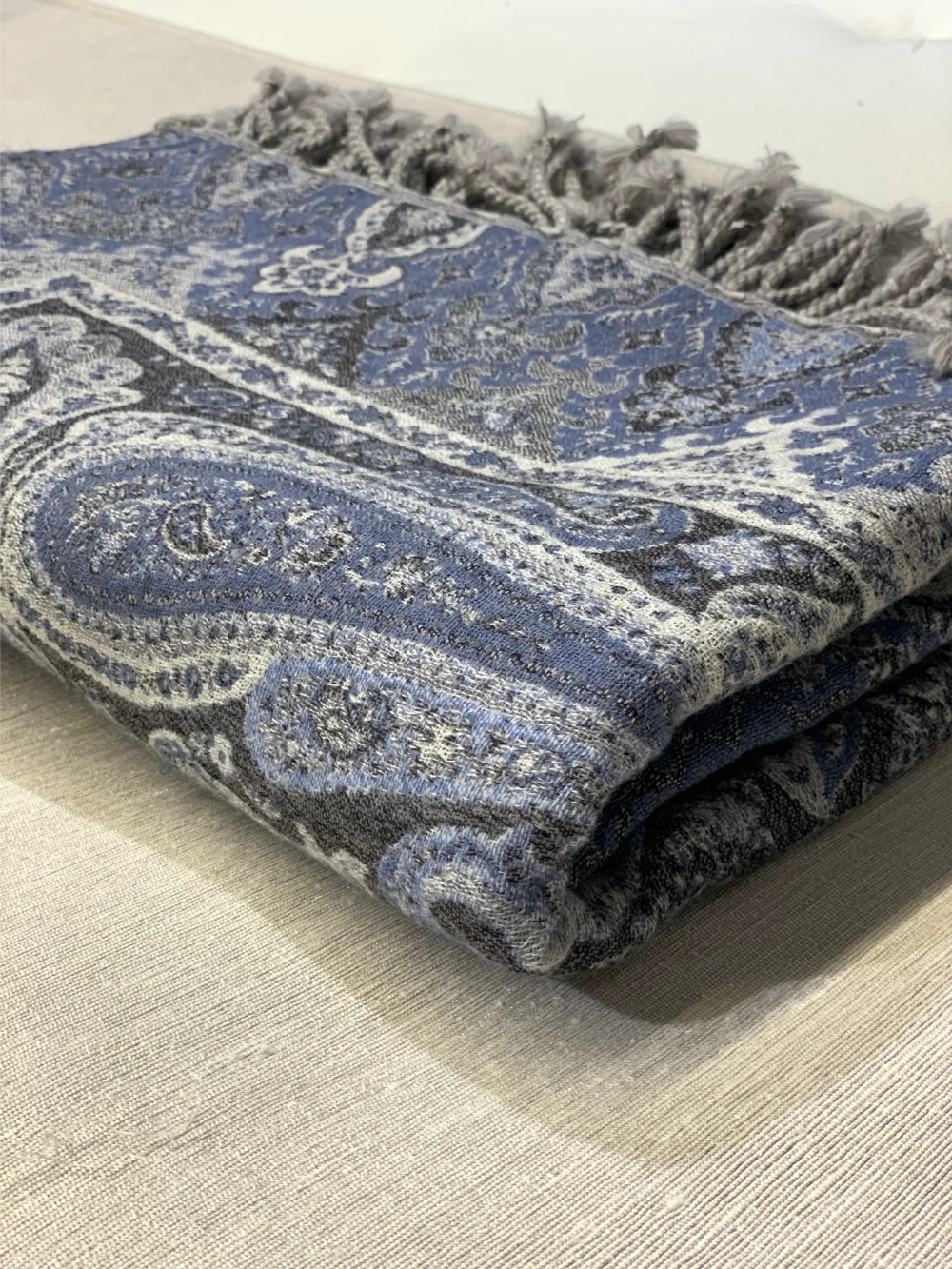 Ullpledd Paisley lys blå