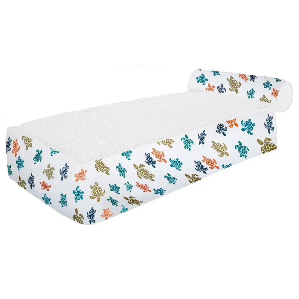 VILEBREQUIN deckchair white raffia with turtle embroidery Bedtime.no.