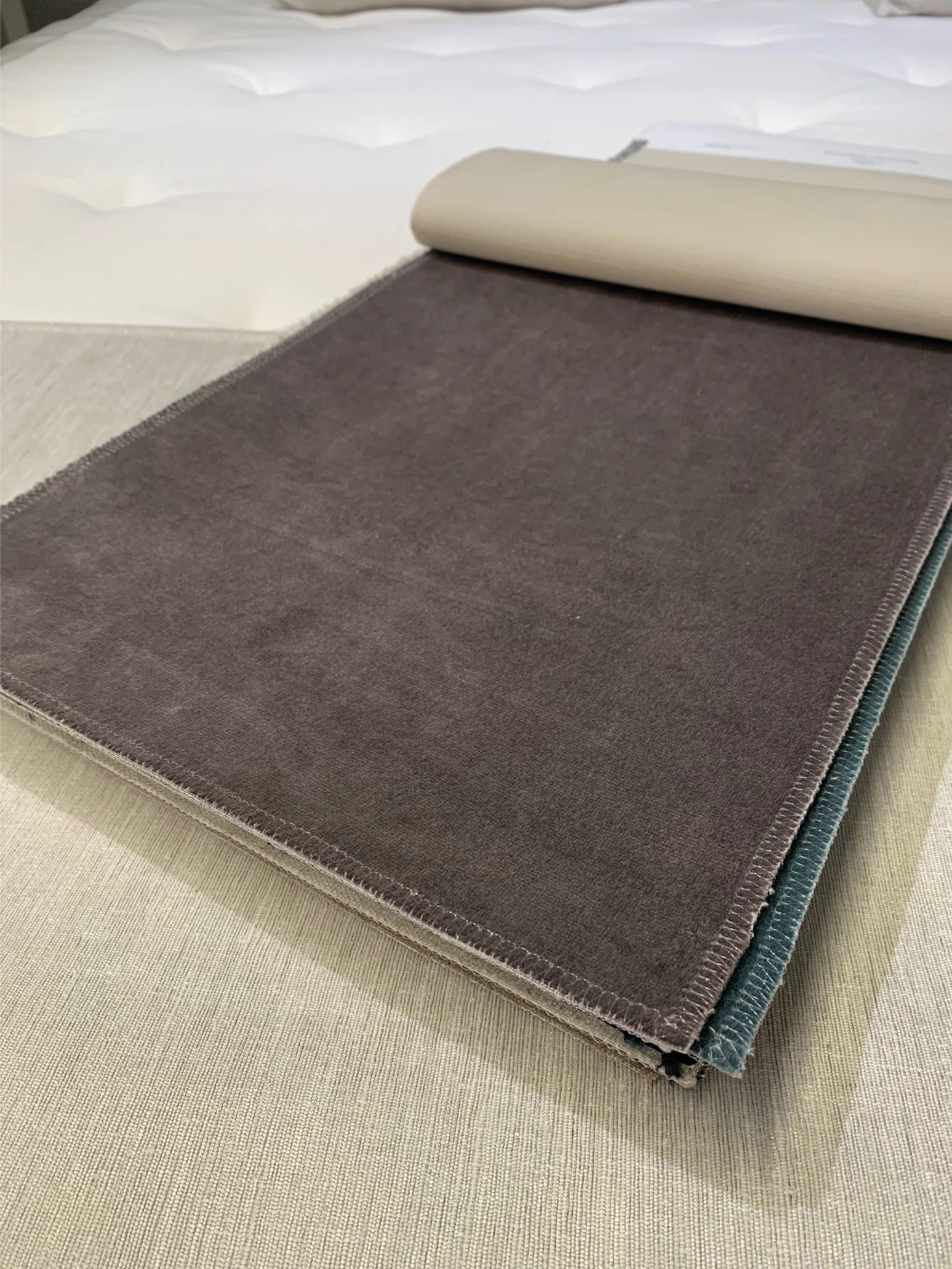 Sengegavl, utstillingsmodell, Skjärgård Grå fløyel