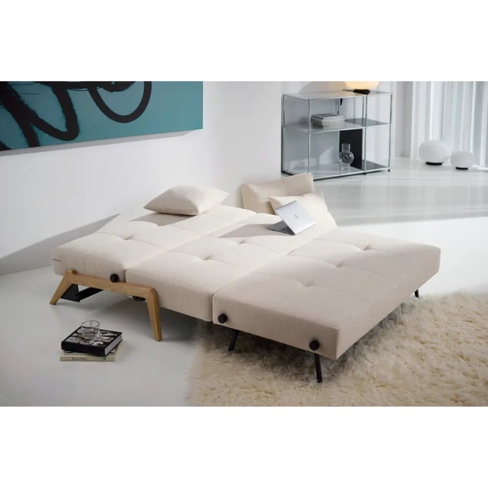 Sovesofa Cubed 02 med Eik Ben fra Innovation Living