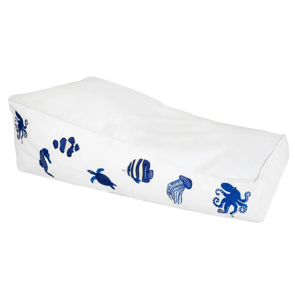 Flytende Solseng white raffia + blue fish embroidery Bedtime.no.