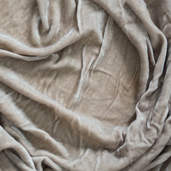 Silkevelour putetrekk Taupe 40×60 cm Bedtime.no.