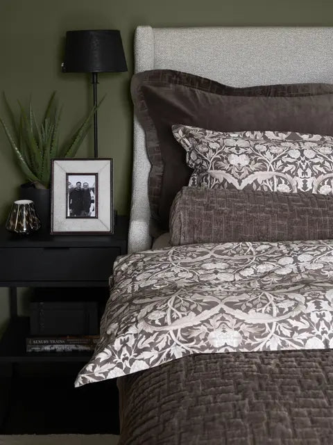 Halvor Bakke Hazendal Sengesett Brun Bedtime.no Halvor Bakke.