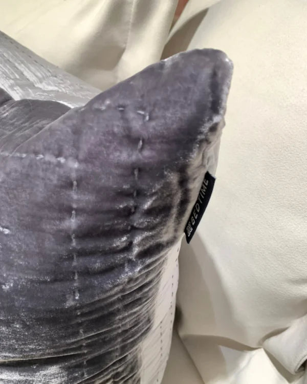 Silkevelour hotellputetrekk Soft Grey 70×100 cm Bedtime.no.