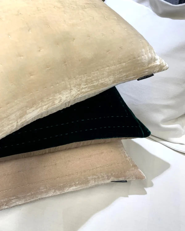 Silkevelour hotellputetrekk Golden Sand 70×100 cm Bedtime.no.