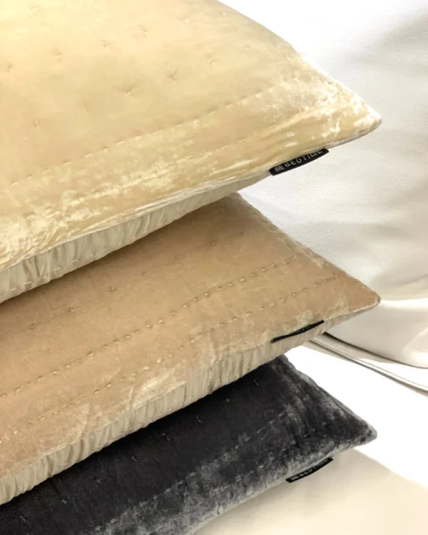 Silkevelour hotellputetrekk Soft Grey 70×100 cm Bedtime.no.
