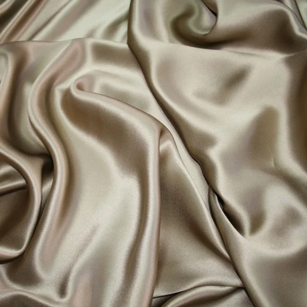 Close up champagne beige silke Bedtime Collection