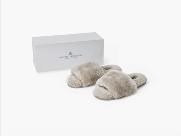 Saueskinn Slippers_3 lysebrune Carpe Diem Beds