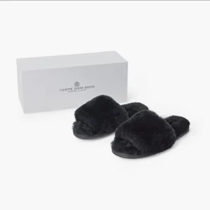 Saueskinn Slippers sort Carpe Diem Beds