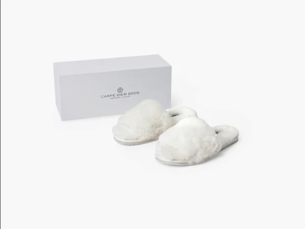 Saueskinn Slippers offwhite Carpe Diem Beds