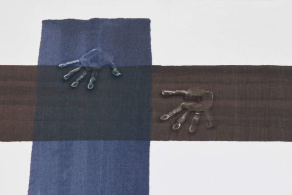 Fatboy colour blend teppe i blått og sort med håndavtrykk i luven på teppet