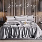 Lys grå silke sengetøy oppredd