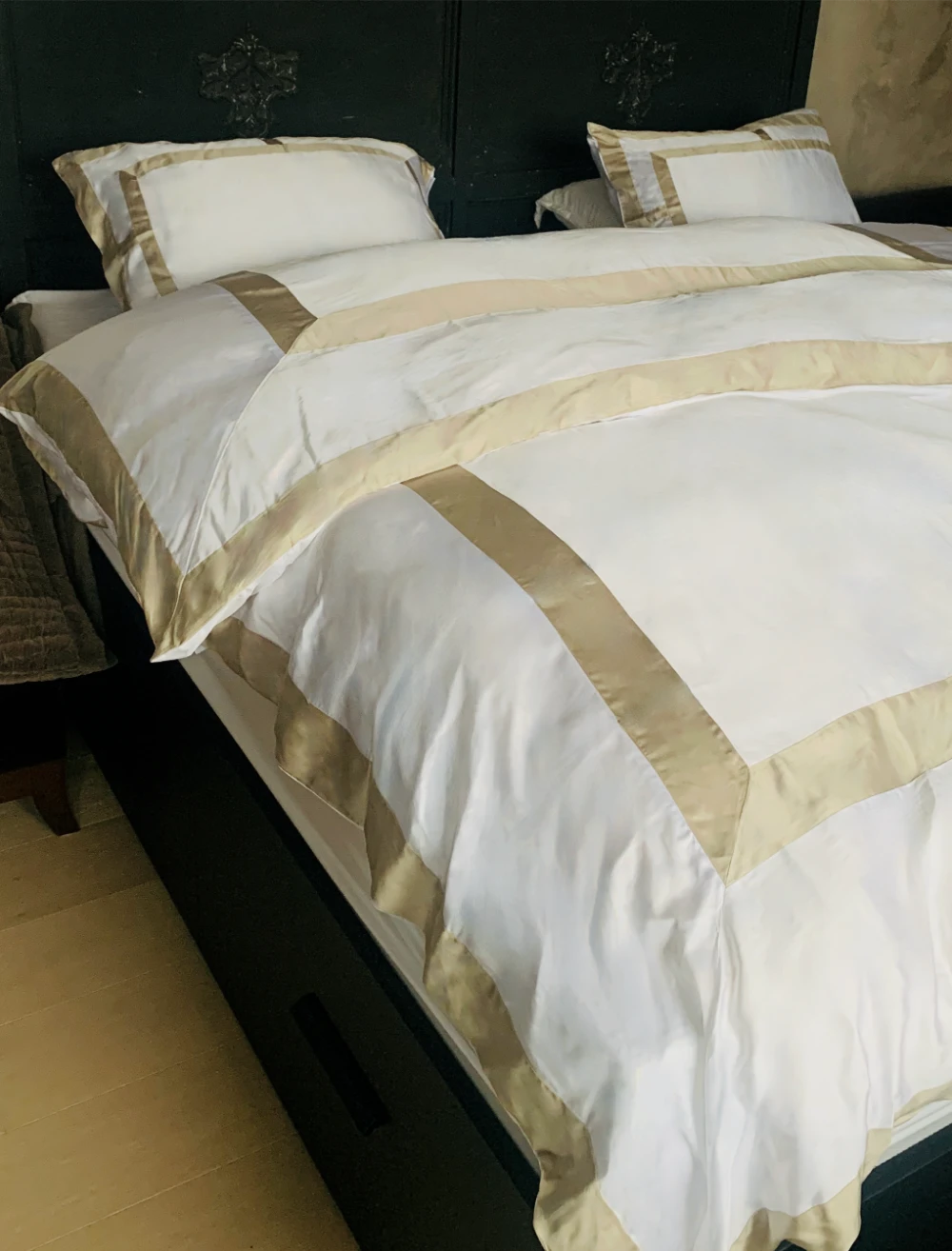 Frame bambus sengetøy beige hvitt miljø oppredd
